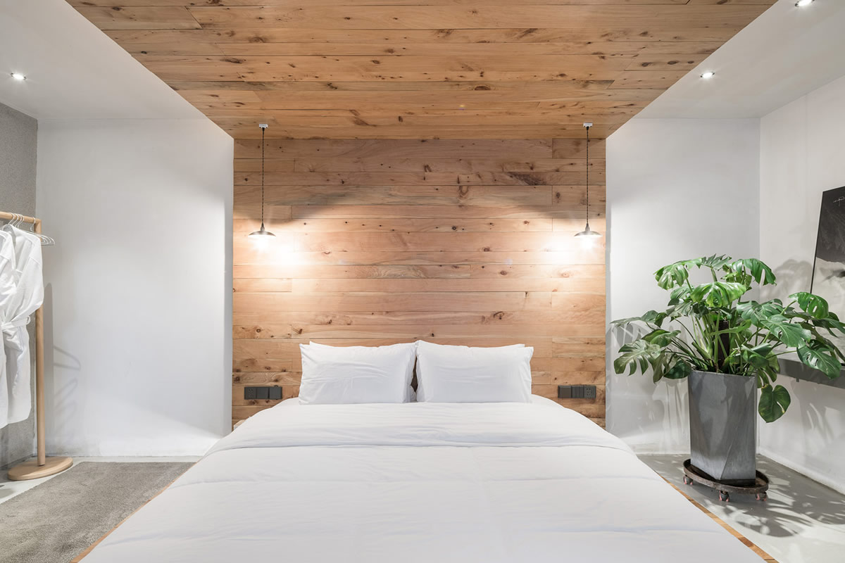 原生態(tài)素色風格民宿客房裝修設計(圖1)